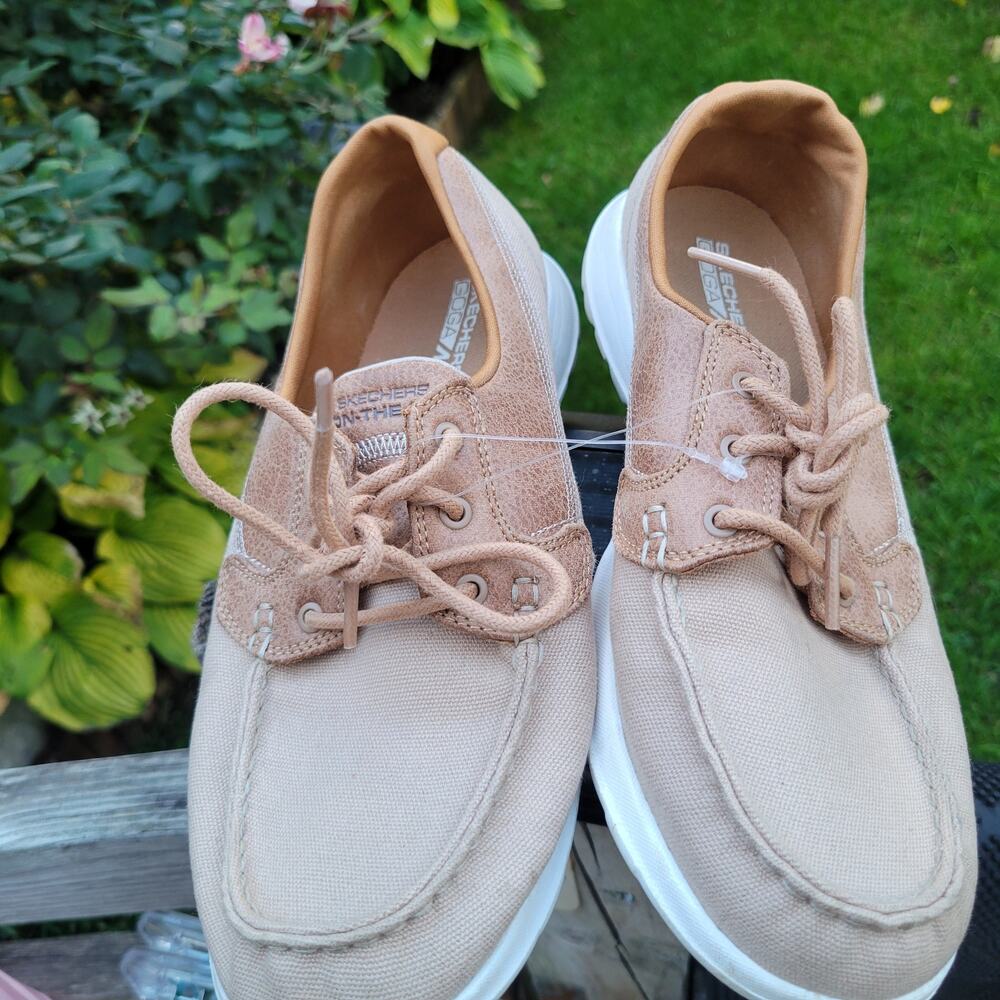 Skechers On the Go Goga Max Boat Shoes Women's Size 9 Brown Two-Tone